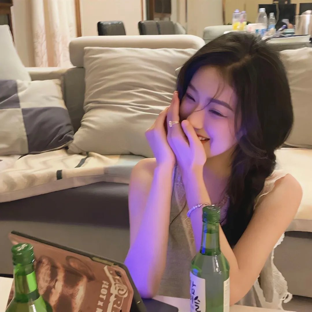 港台老牌艺人被拍到同回酒店，深夜内幕曝光，好友出面澄清